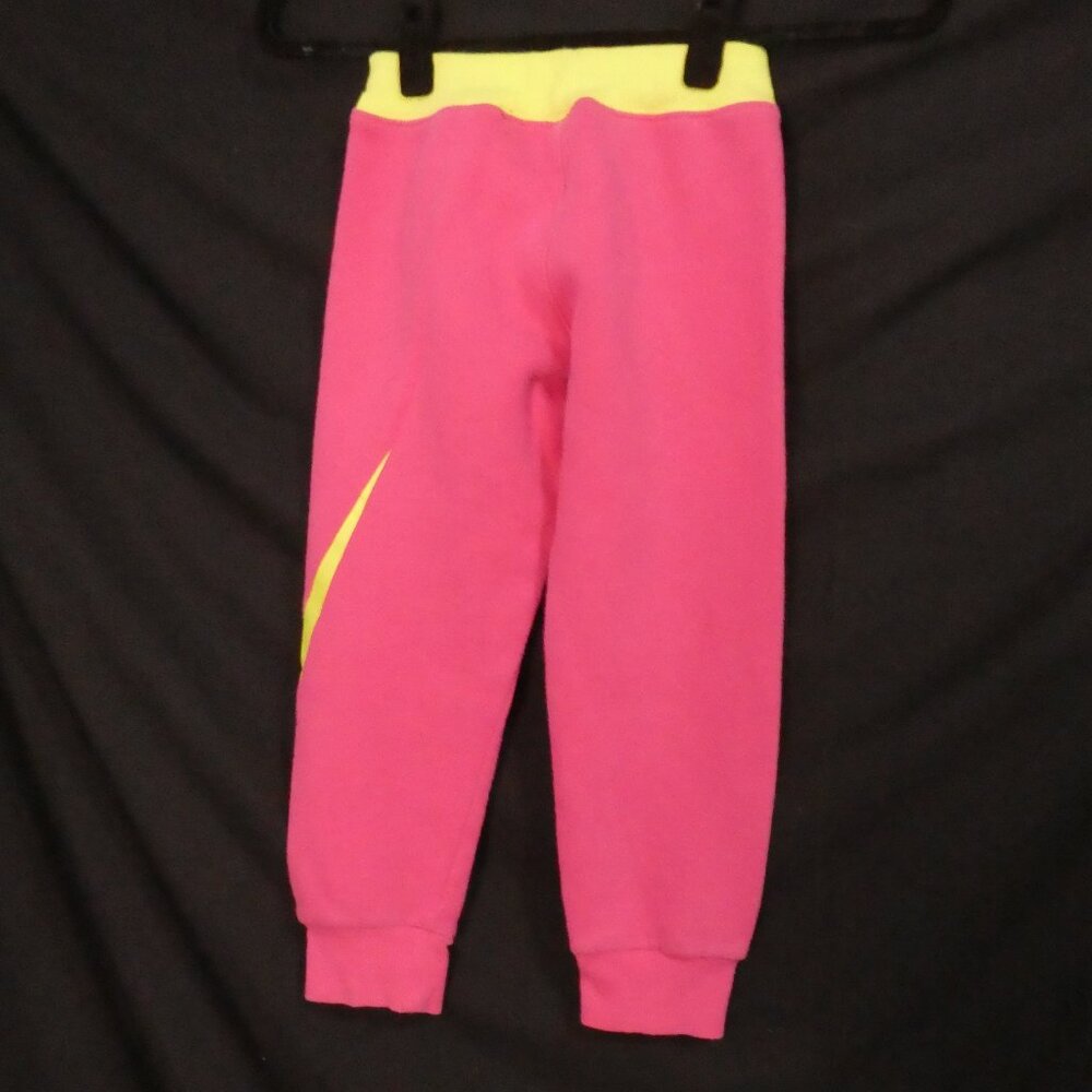 NIKE size 6 Girls Active Fleece Training Sweatpants Joggers in Hyper Pink - Picture 2 of 15